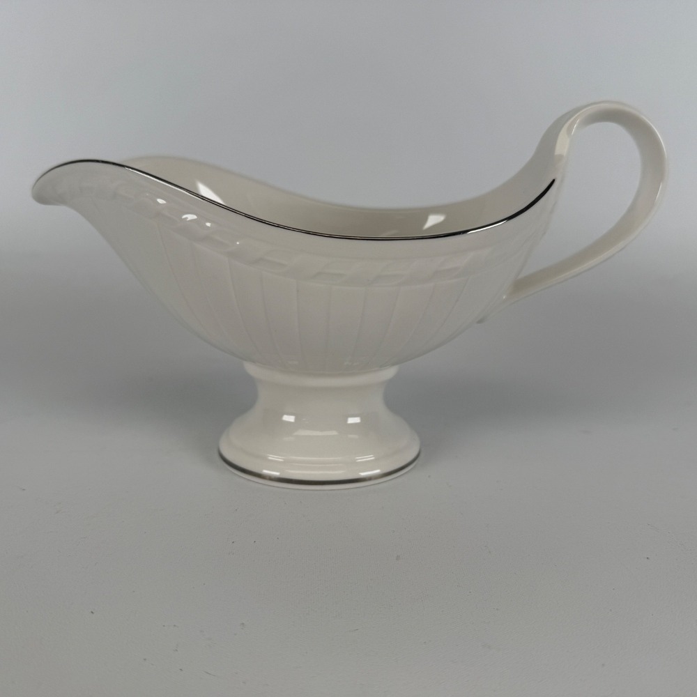 Villeroy & Boch GRAVY BOAT Fine China 1748 LUXEMBOURG